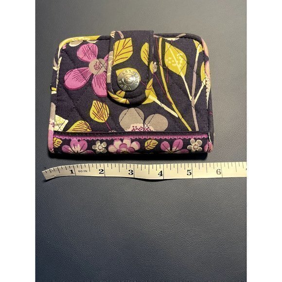 VERA‎ BRADLEY LADIES FLORAL BIFOLD WALLET  -  EUC AND CLEAN - Picture 1 of 3
